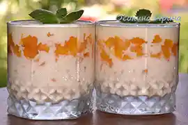 Десерт с персиками и мороженым