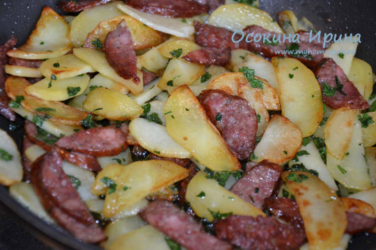 Картошка жареная с краковской колбасой