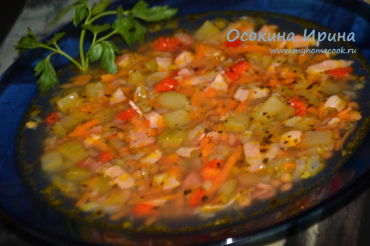 Чечевичный суп с беконом и овощами