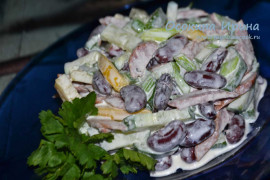 Салат из фасоли с охотничьими колбасками