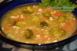 Чечевичный суп с куриным фаршем и брокколи