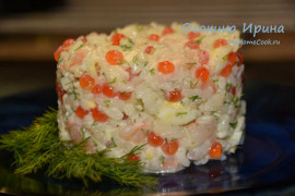 Рисовый салат с креветками и икрой