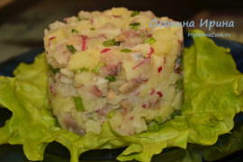 Картофельный салат с сельдью и редисом