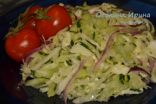 Салат с капустой, сельдереем и огурцом