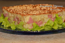 Ленивый пирог с жареной картошкой и сосисками