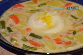 Суп на копчёных рёбрышках с яйцом-пашот