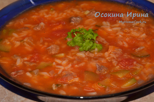 Мясной суп с рисом и томатами