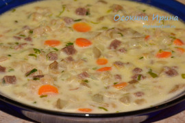 Сырный суп с перловкой, мясом и грибами