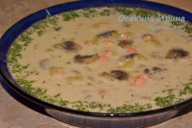 Сливочный суп с рыбой и грибами
