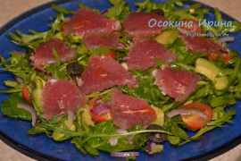 Салат со слабосоленым тунцом