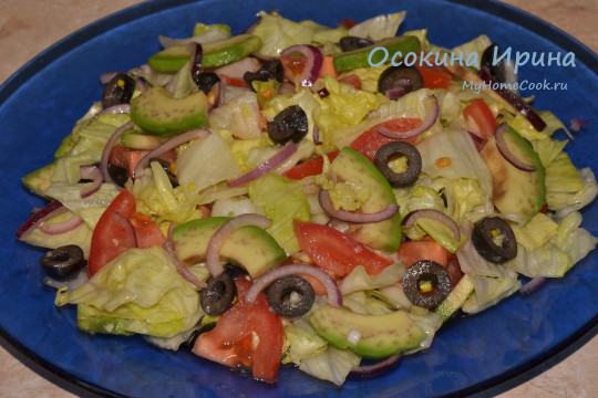 Салат с авокадо и маслинами