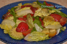 Салат с клубникой и авокадо - 3