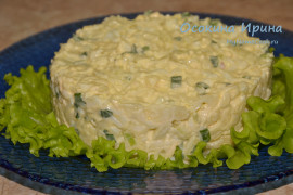 Капустный салат с яйцом и сыром