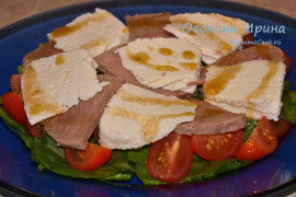 Салат с мясом и рикоттой