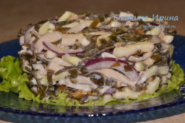 Салат с кальмарами и морской капустой