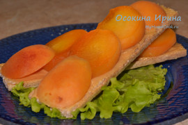 Хлебцы с абрикосами и арахисовой пастой