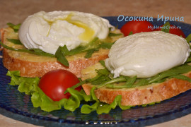 Брускетты с яйцами пашот