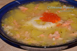 Рыбный суп с яйцами пашот
