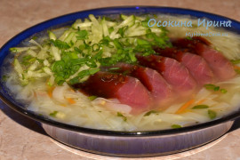 Суп с рисовой лапшой и тунцом