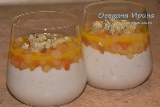 Десерт с горгонзоллой и карамельной грушей