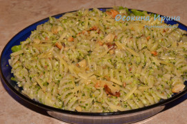 Паста с сырым соусом из брокколи