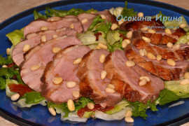 Салат с уткой и вялеными томатами