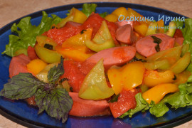 Стир-фрай с сардельками и овощами
