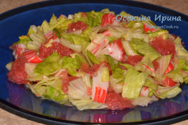 Салат с грейпфрутом и крабовыми палочками