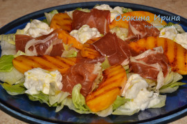 Салат с жареными песиками и 