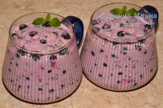 Ночная овсянка со смородиной и мятой