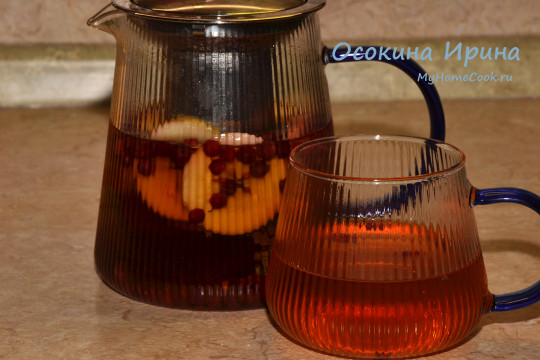 Ароматный чай с яблоками и брусникой