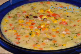 Сырный суп с копчёным мясом и кукурузой