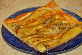 Пирог с грушей и сыром
