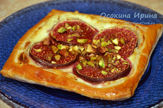 Слойки с инжиром и фисташками