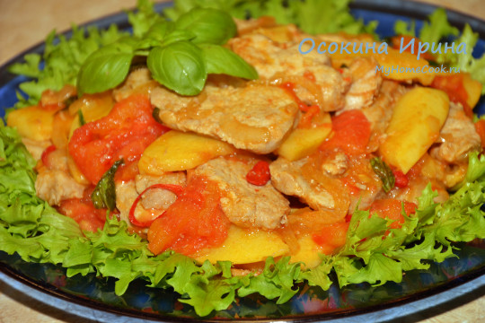 Жареная свиная вырезка с айвой