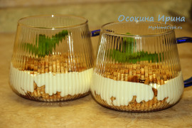 Экспресс-десерт с маскарпоне и смородиной