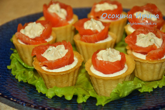 Тарталетки с форелью и икрой минтая