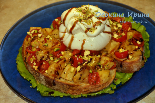 Брускетты с ананасами и