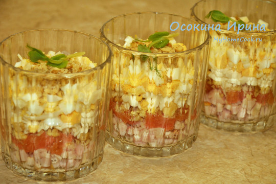 Слоёный салат с индейкой и апельсином