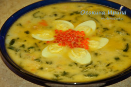 Сырный суп с форелью и икрой