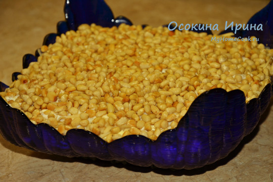 Салат с языком и кедровыми орешками