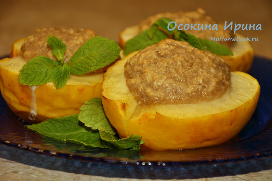 Запечённые яблоки с овсянкой