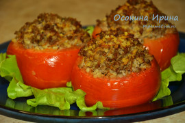 Запечённые фаршированные помидоры