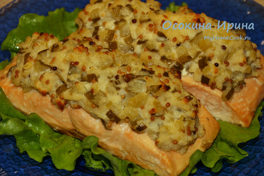 Запечённый кижуч под огуречной шубкой