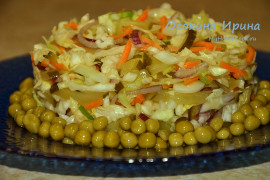 Салат с капустой и зелёным горошком