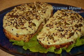 Горячие бутерброды с творогом и сыром