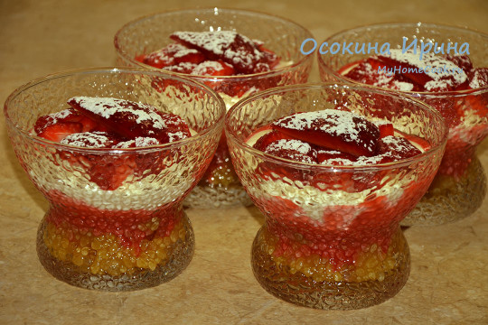 Десерт с клубникой и творожным сыром