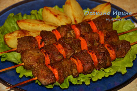 Шашлыки из свиной шейки с овощами