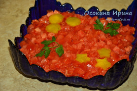 Салат с индейкой и помидорами