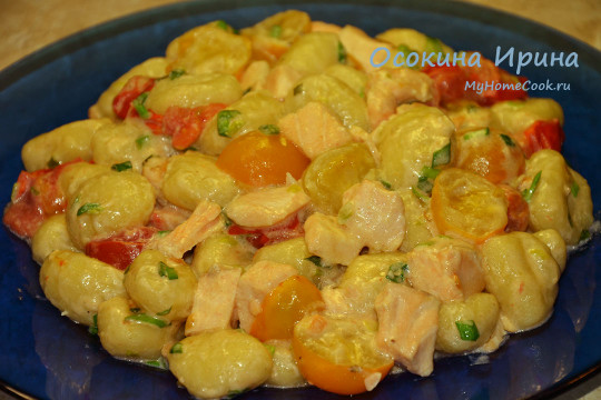 Ньокки с сёмгой и помидорками черри